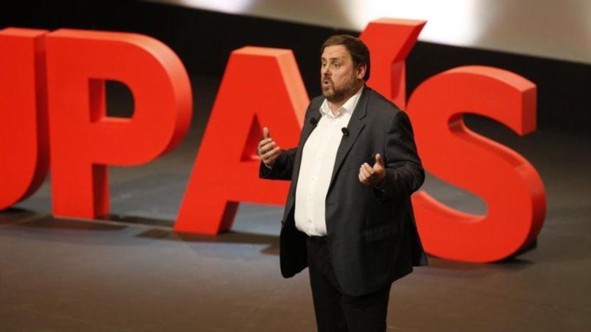 Oriol Junqueras, durante la conferencia que ofreció en diciembre del 2014.-JULIO CARBÓ