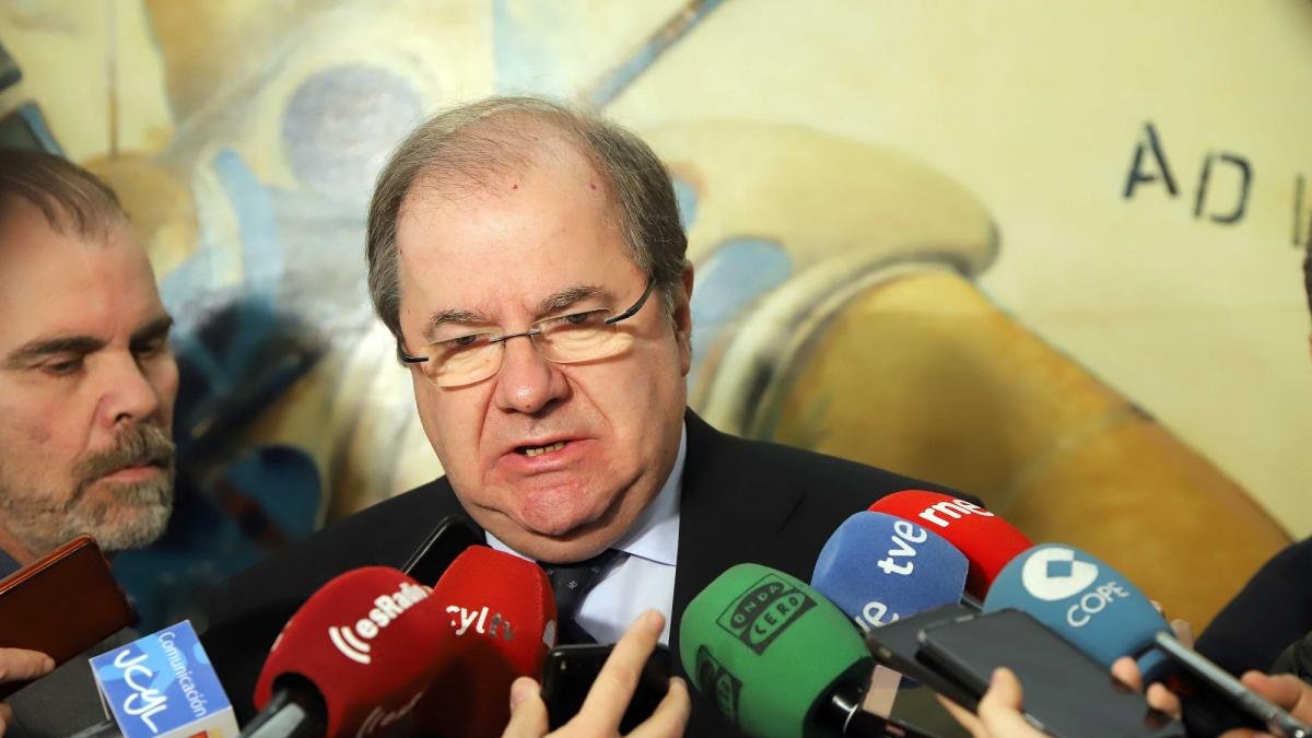 Juan Vicente Herrera en su comparecencia ante los medios.-ICAL