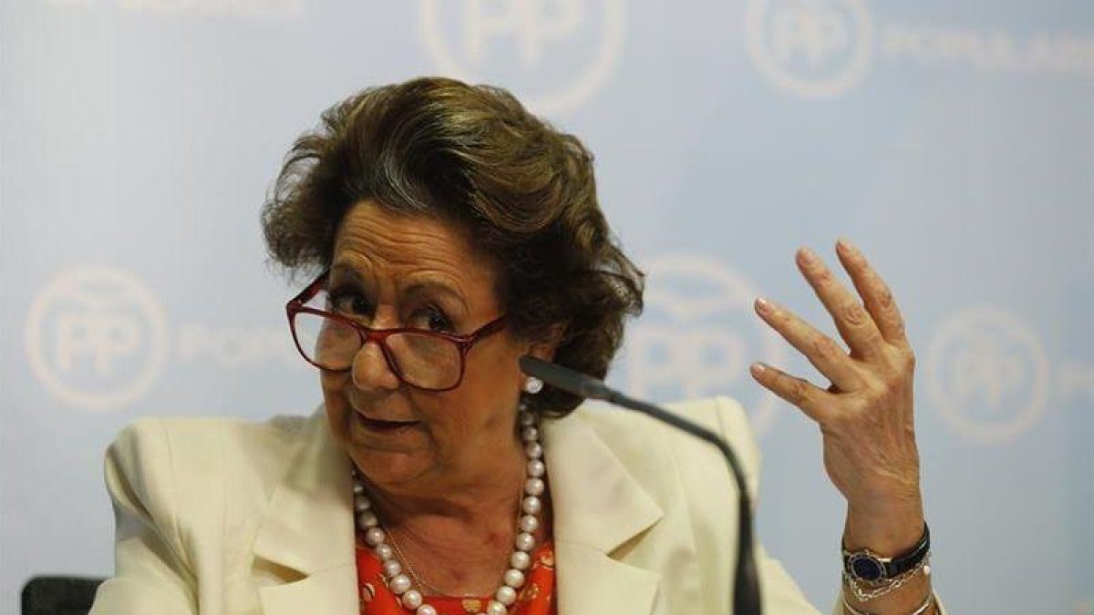 La exalcaldesa de Valencia y senadora, Rita Barberá, durante su primera rueda de prensa desde que se produjeron las detenciones por el denominado caso Imelsa.-EFE