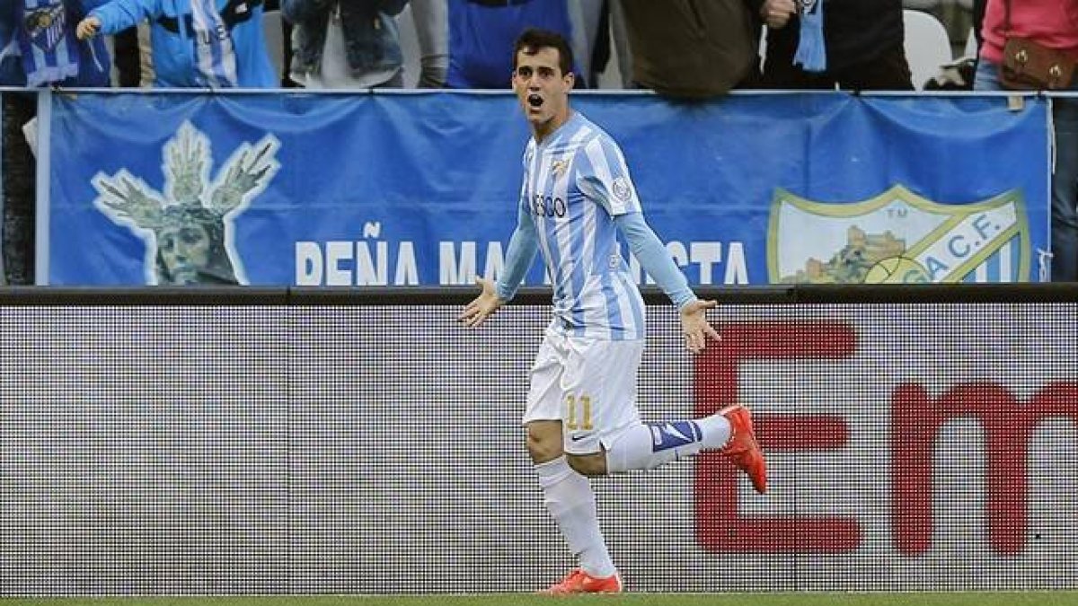 Juanmi celebra su primer gol con el Málaga ante el Córdoba.-Foto: EFE / JORGE ZAPATA
