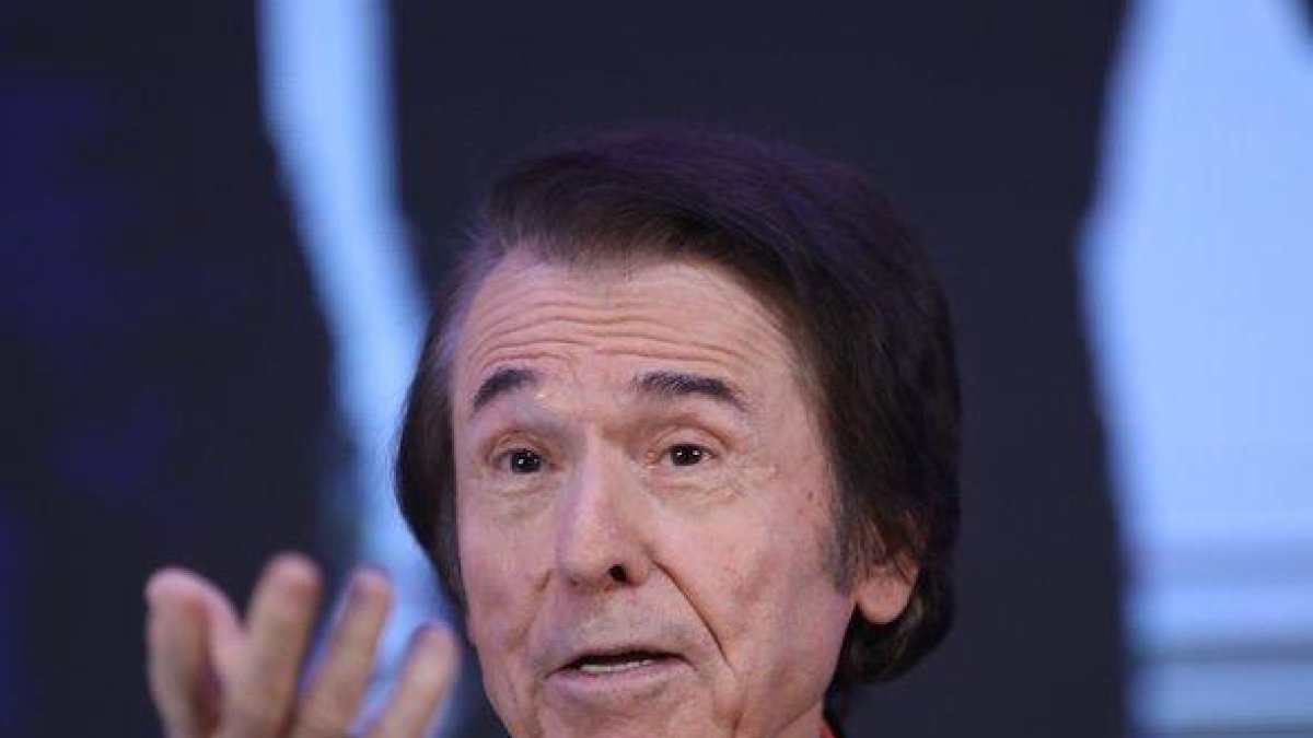 Para Raphael, la clave de su éxito es que nunca ha dejado de hacer cosas nuevas y proyectos diferentes.-EFE