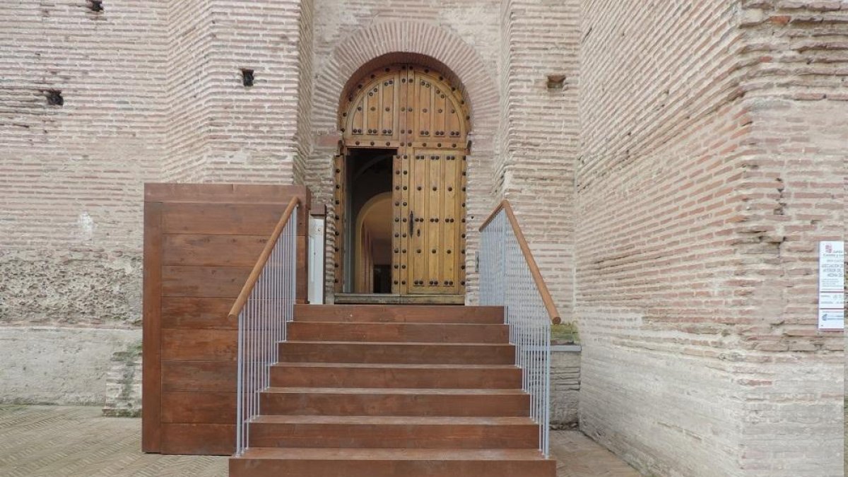 Foto de la entrada al Castillo de la Mota de Medina del Campo-EUROPA PRESS