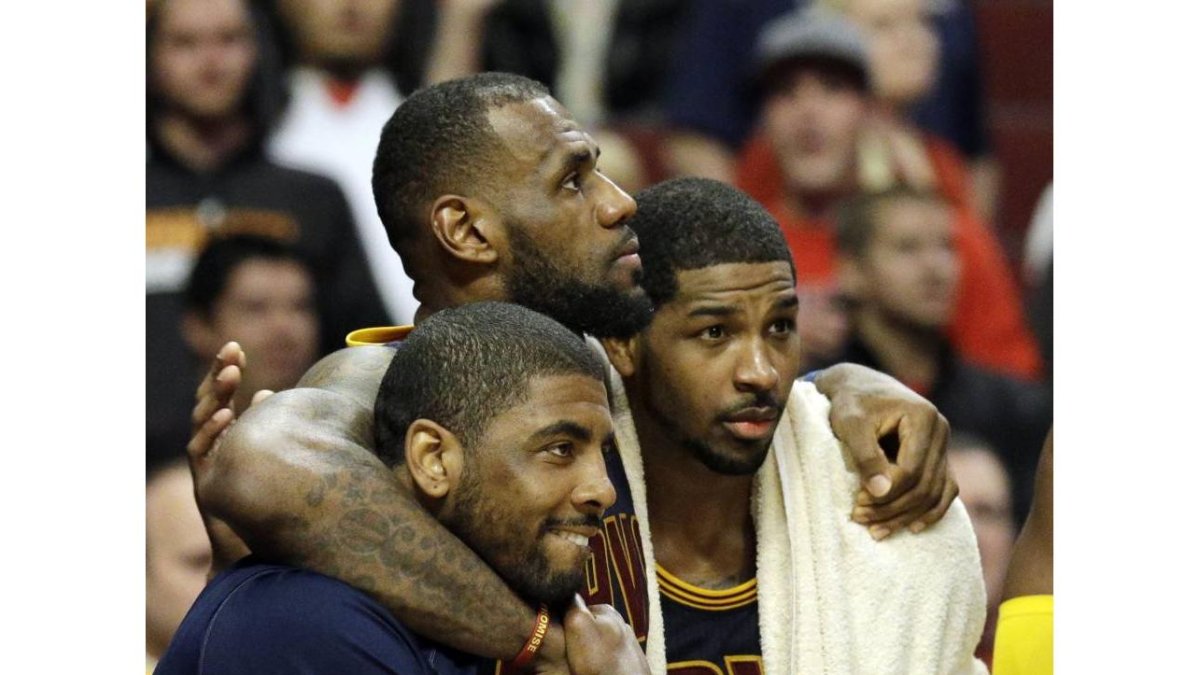 LeBron James, Kyrie Irving y Tristan Thompson.-Foto: AP