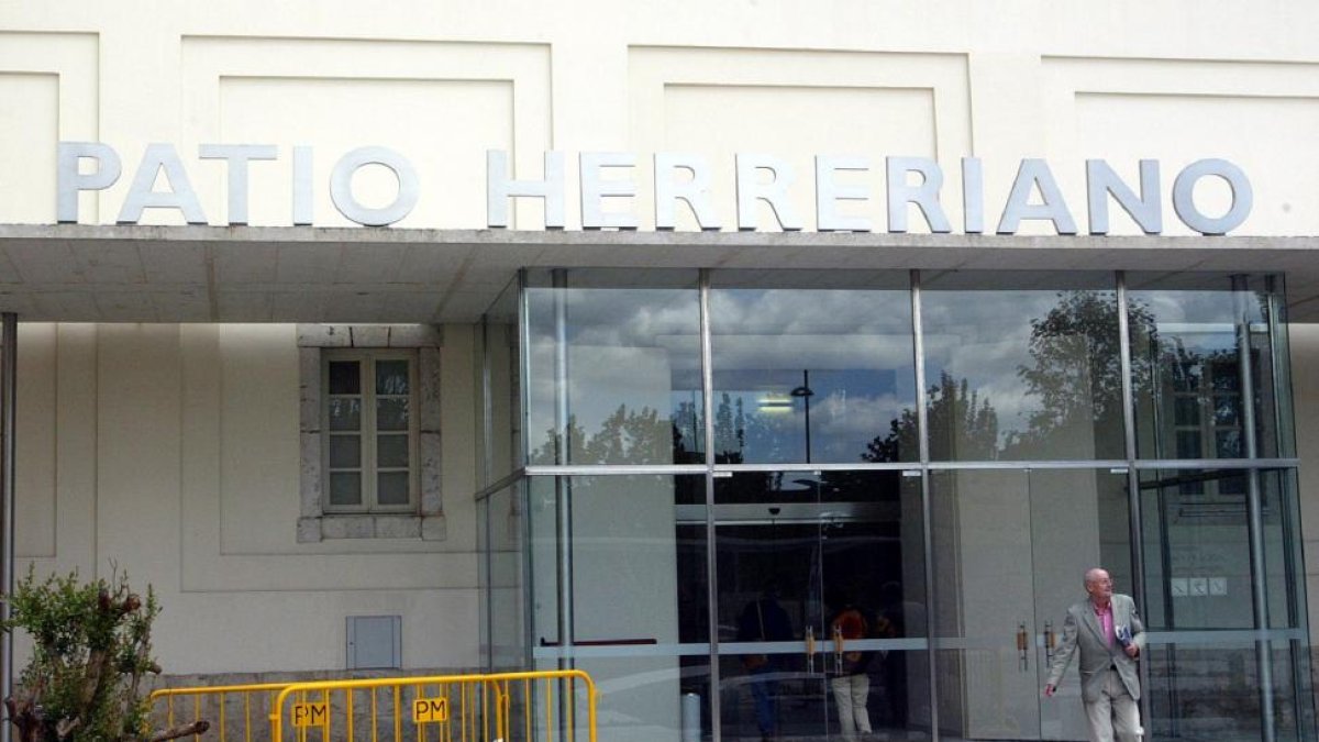 Entrada al museo Patio Herreriano de Valladolid.-ICAL