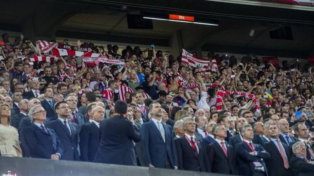 Imagen del palco del Camp Nou durante la pitada al himno español en la final de Copa.-Foto: JORDI COTRINA