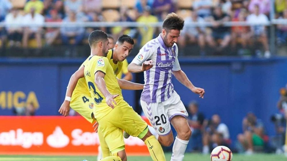 Álvaro yFunes Mori persiguen a Cop en la primera vuelta.-PHOTO-DEPORTE