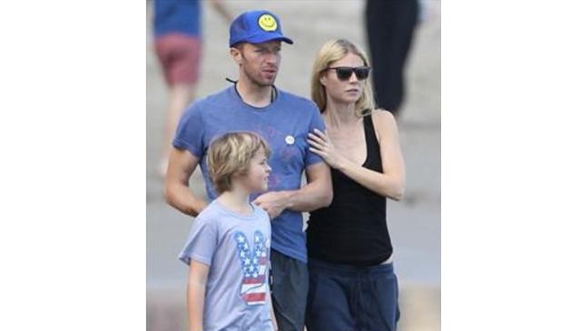 Chris Martin y Gwyneth Paltrow, con Moses.-GTRES
