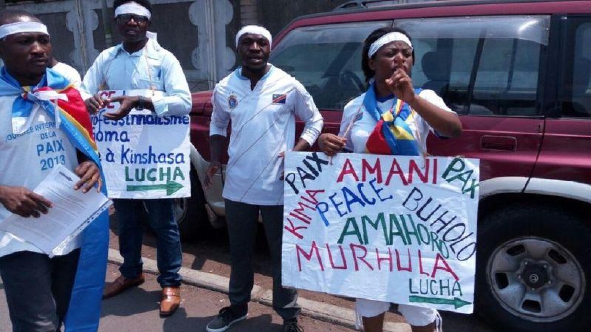 Un grupo de militantes de LUCHA se manifiesta en Goma.-EL PERIÓDICO