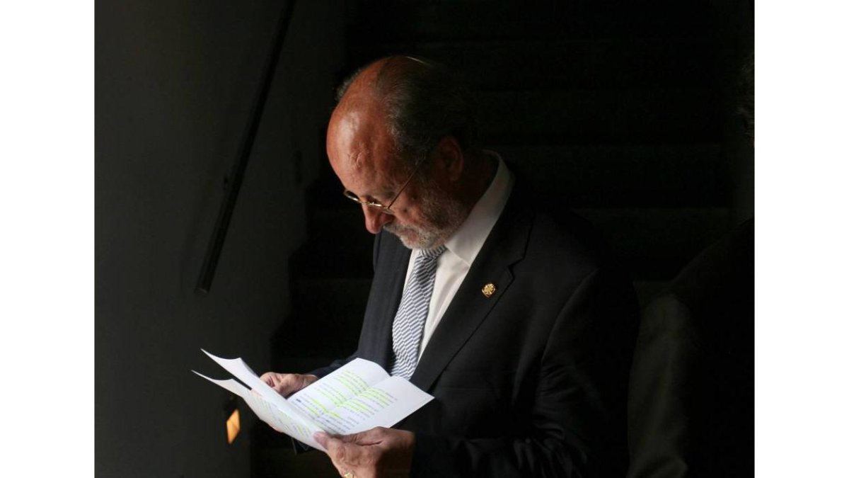El alcalde de Valladolid, Javier León de la Riva, momentos después de finalizar su juicio por un presunto delito de desobediencia-Ical
