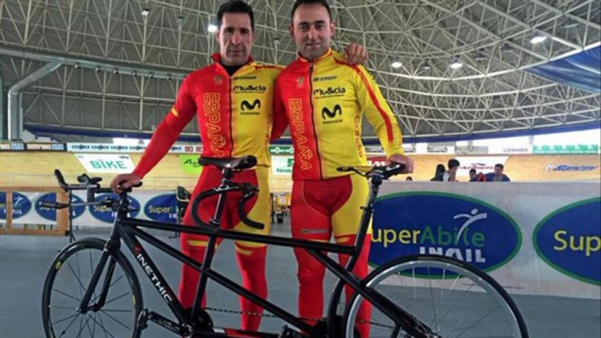 José Antonio Escuredo, a la izquierda, junto a José Enrique Porto.-TWITTER