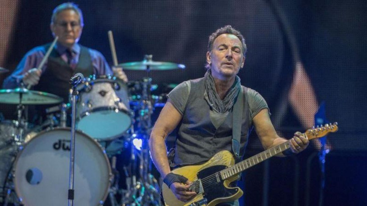 Bruce Springsteen, en el concierto del Camp Nou de Barcelona, en mayo, con el que el Boss empezó en Europa su gira 'The river tour'.-FERRAN SENDRA