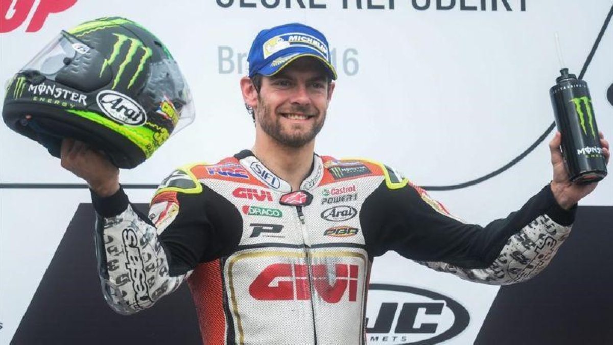Cal Crutchlow, en lo alto del podio del trazado de Brno.-EFE / FILIP SINGER
