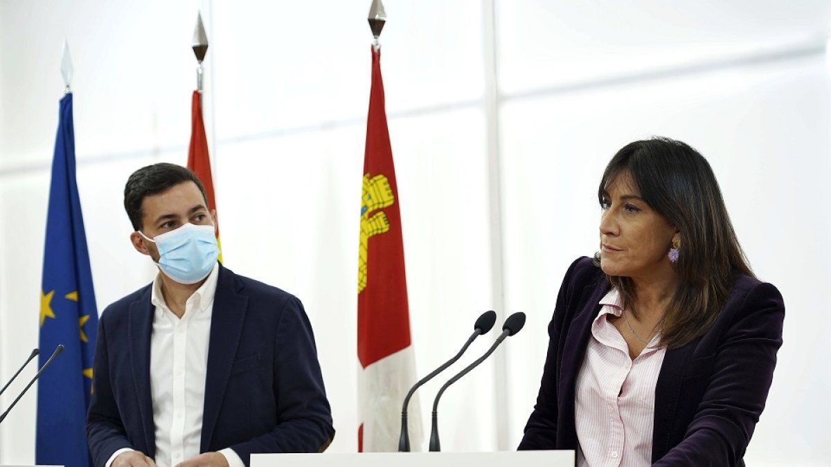 Diego Moreno y Ana Sánchez, durante la comparecencia ante los medios. ICAL