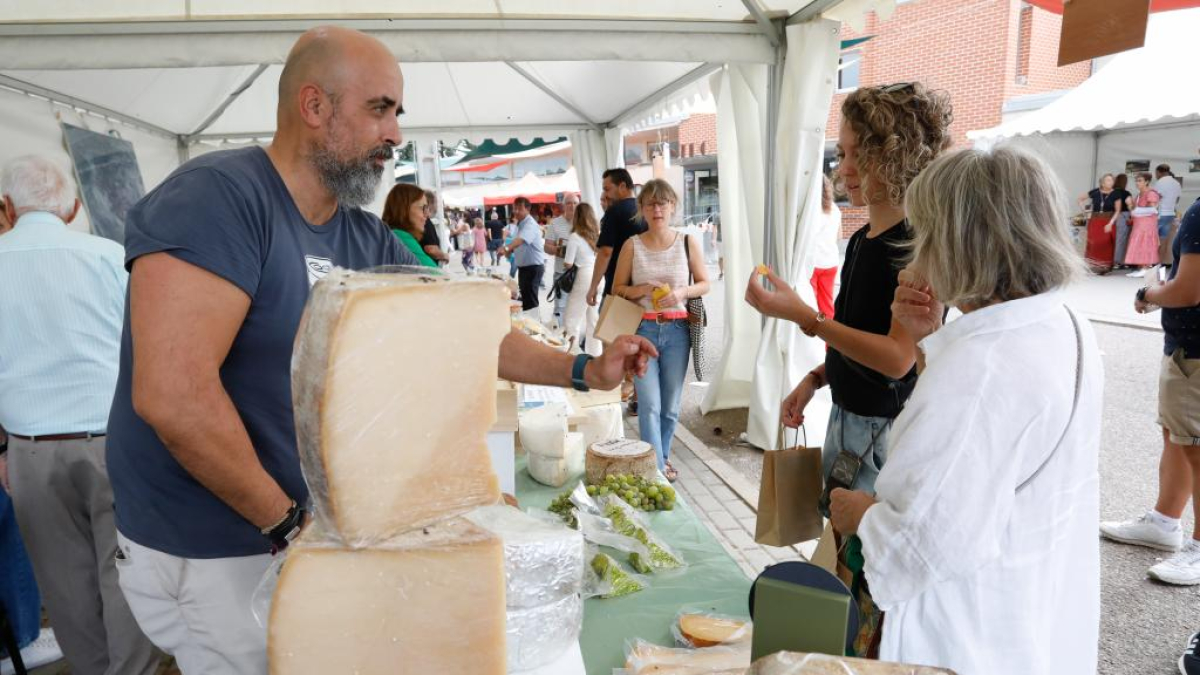 Imagen de archivo de la I Feria Europea del Queso en Serrada.