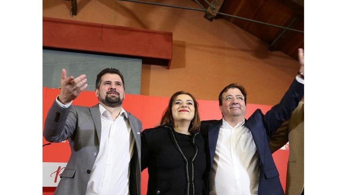 Luis Tudanca, Miriam Andrés y Guillermo Fernández Vara, en un momento del acto de Palencia.-ICAL