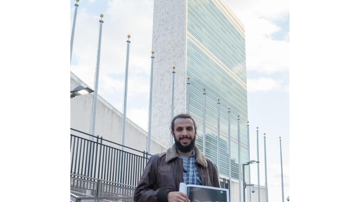 Iñaki posa en la sede de la ONU en Nueva York.-EL MUNDO