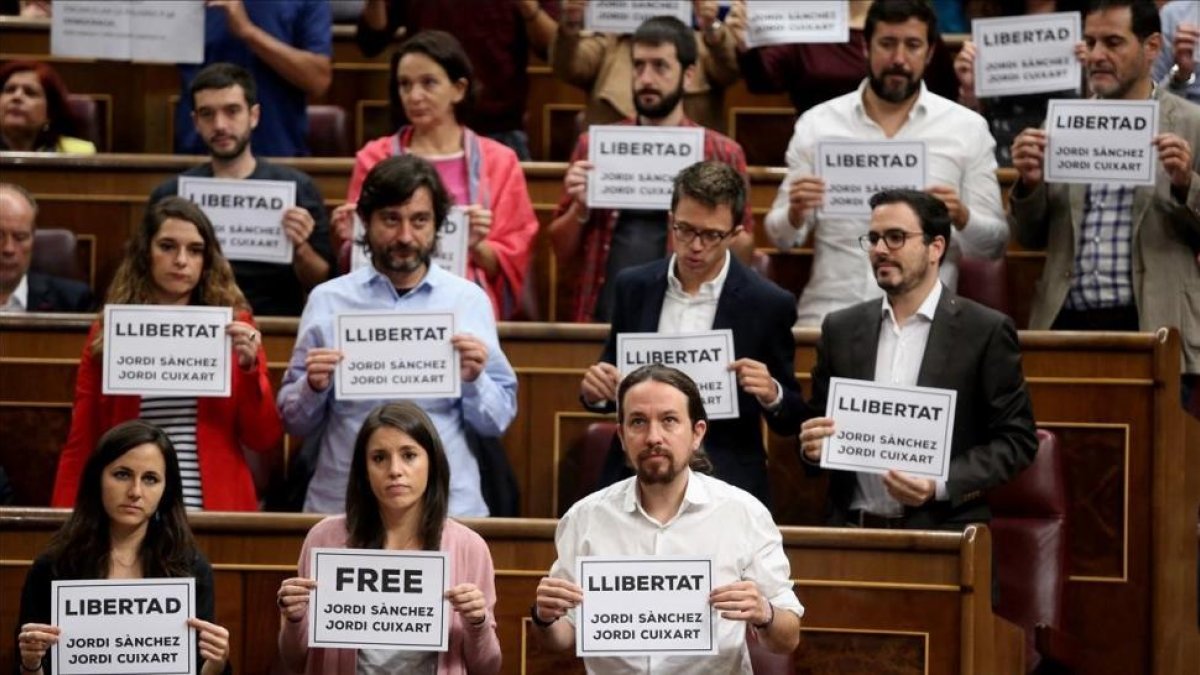 La presidenta del Congreso ha hecho dos llamadas al orden 