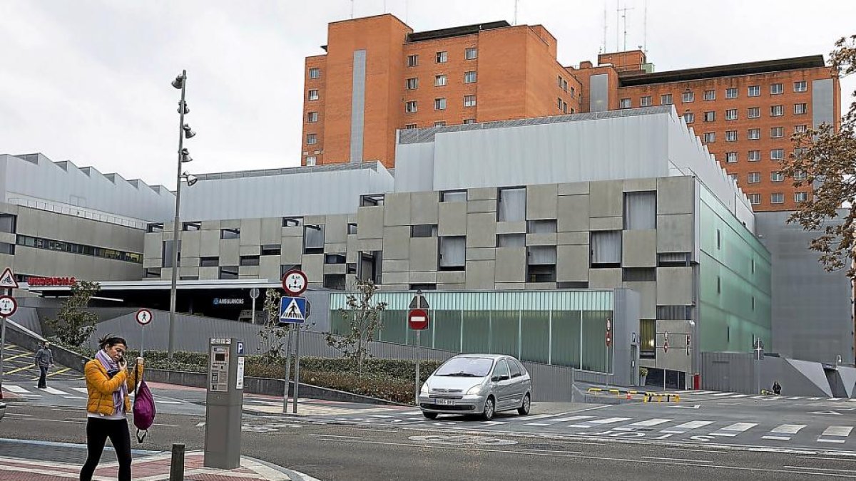 Exterior del Hospital Clínico Universitario de Valladolid.-PHOTOGENIC