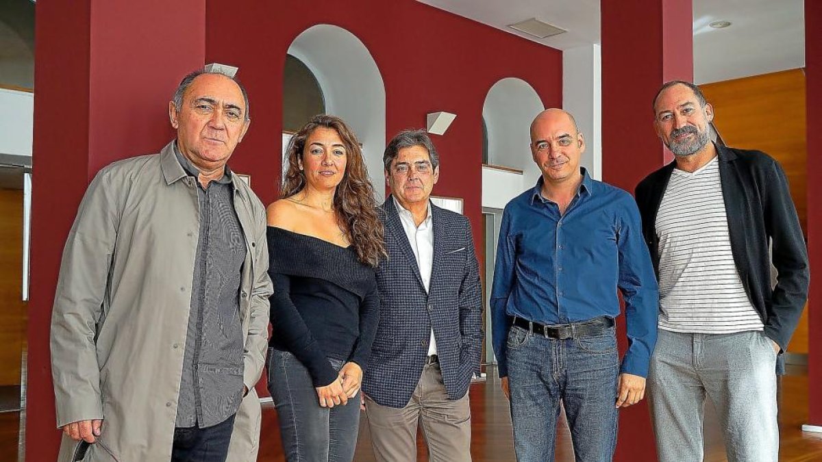Arturo Querejeta, Isabel Rodes, José María Viteri, Eduardo Vasco y Daniel Albadalejo, ayer, en el Calderón.-C. A.