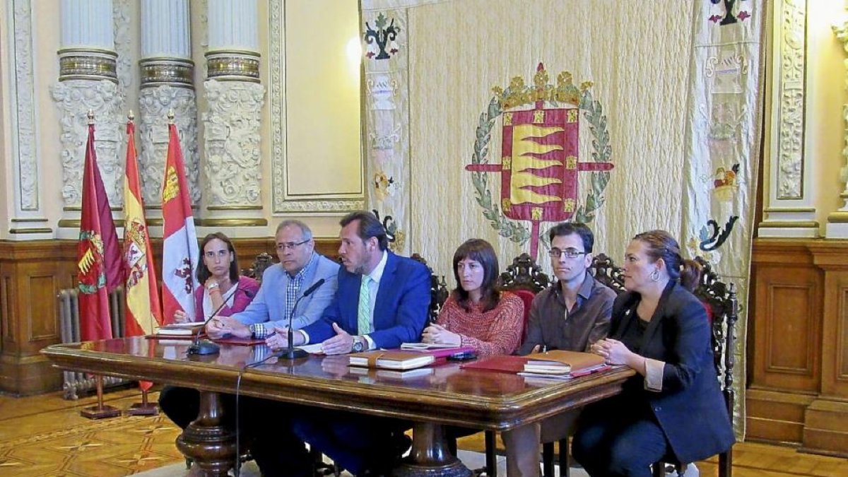 Representantes de todos los grupos municipales en una imagen de archivo.-El Mundo