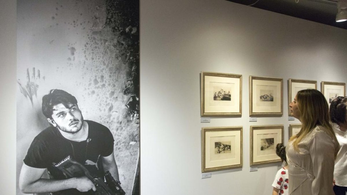 Exposición 'Los desastres de la guerra. Ayer y hoy', en la casa Lis de Salamanca.-ICAL