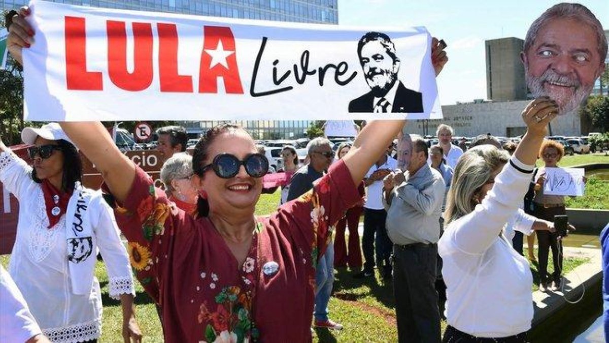 Manifestación en apoyo para la libertad de Lula da Silva.-EVARISTO SA (AFP)