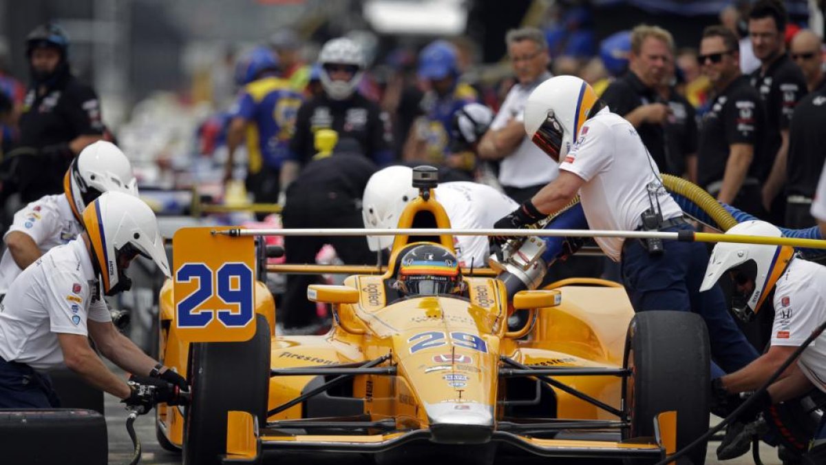 Fernando Alonso, durante los entrenamientos.-MICHAEL CONROY / AP