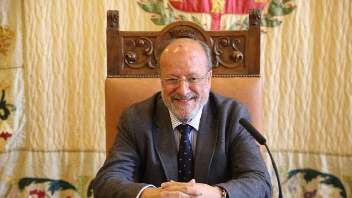 León de la Riva, en un momento de la rueda de prensa-ICAL
