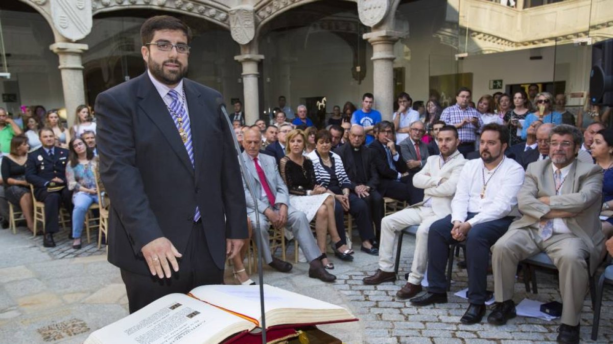 Jesús Manuel Sánchez durante su toma de posesión en la Diputación.-Ical
