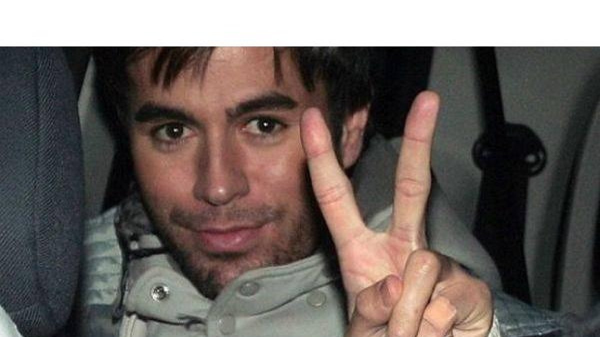 Enrique Iglesias ha colgado una foto mostrando cómo le ha quedado la mano tras la cirugía reconstructiva.-Foto: INSTAGRAM