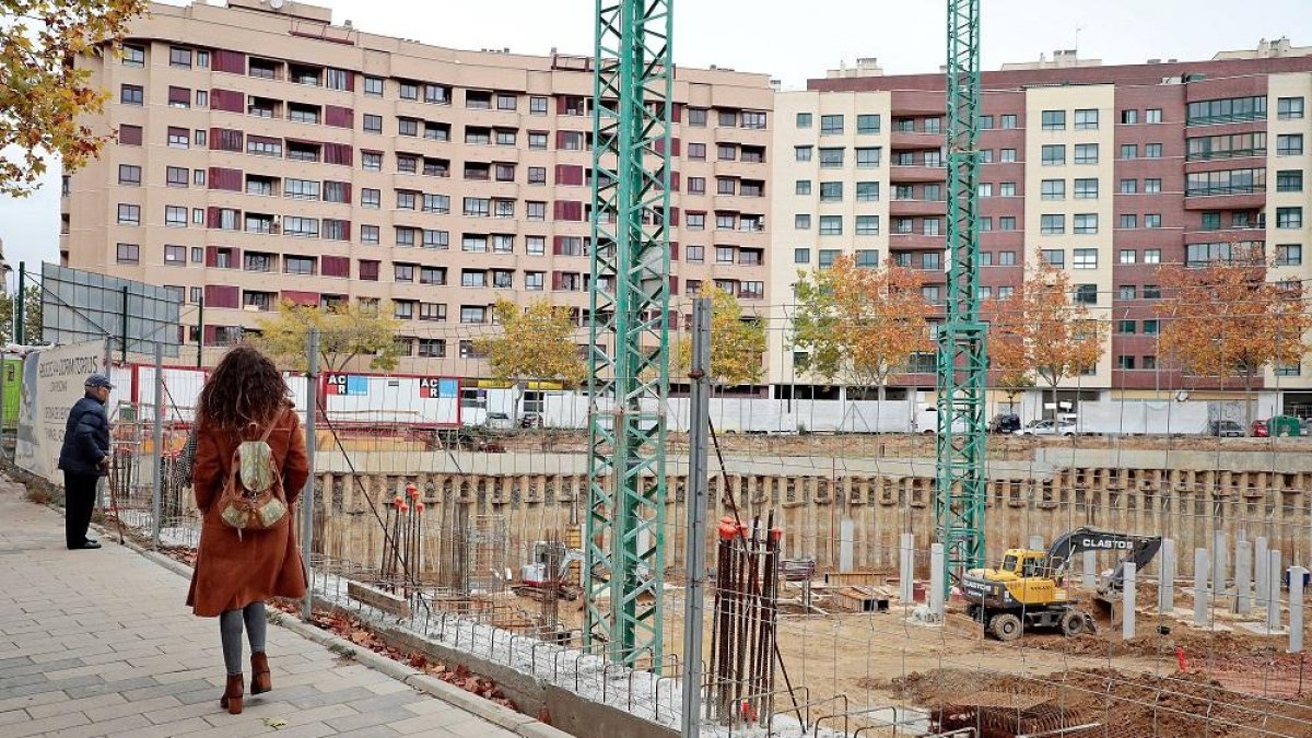 Construcción de viviendas en el barrio de Parquesol. | E. M.