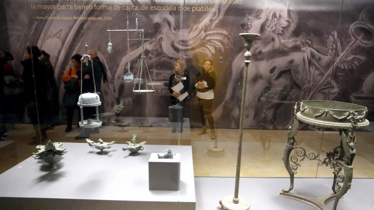 Algunas de las piezas que pueden visitarse hasta el 11 de marzo en el Palacio de Villena.-ICAL
