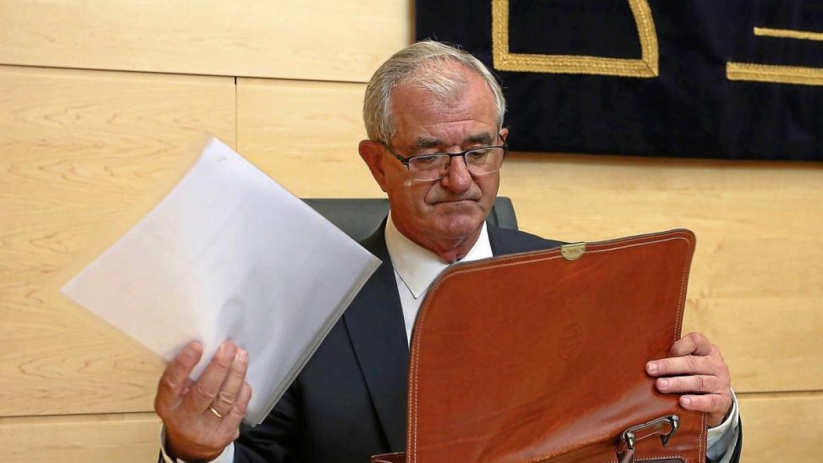 Francisco Javier Álvarez Guisasola, al inicio de su comparecencia.-ICAL