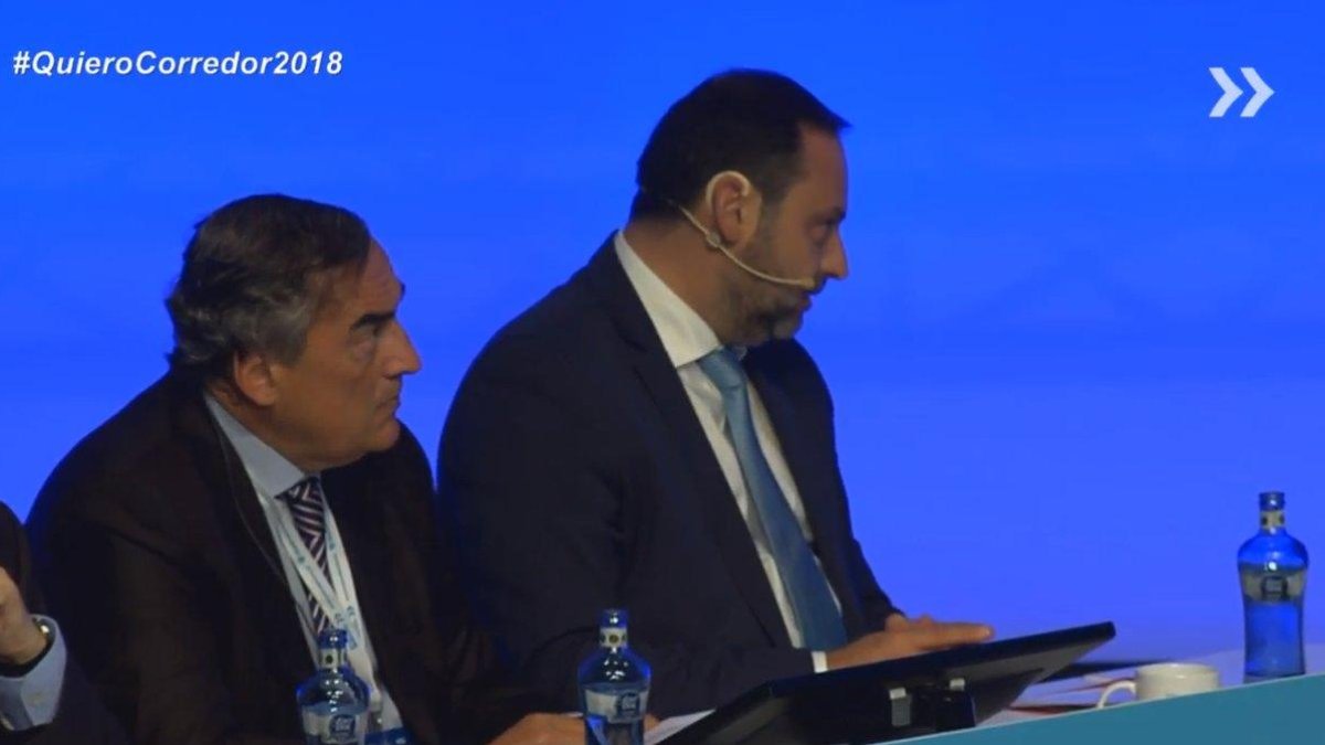 Ábalos, hoy, en la presentaciòn del corredor-TWITTER
