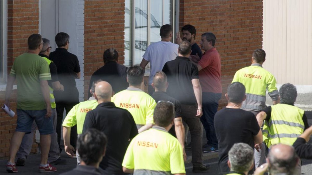 Asamblea de los trabajadores en la planta de Ávila, horas antes del acuerdo.-ICAL