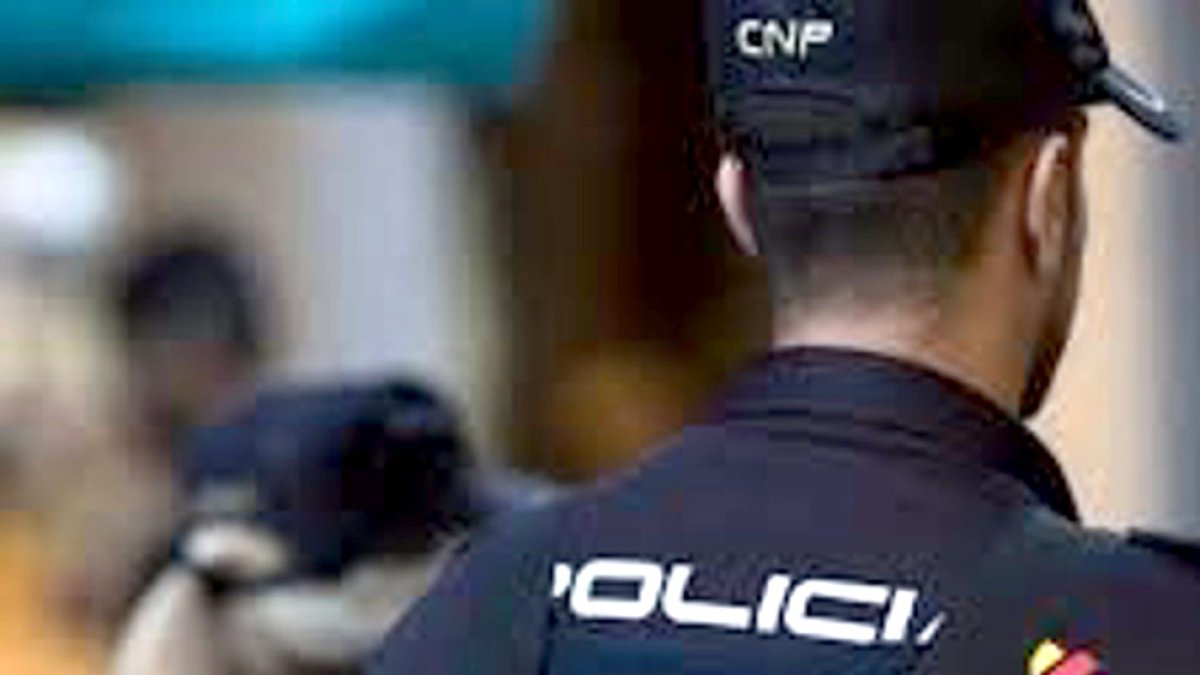 Agente del Cuerpo Nacional de Policía en una foto de archivo. E. PRESS
