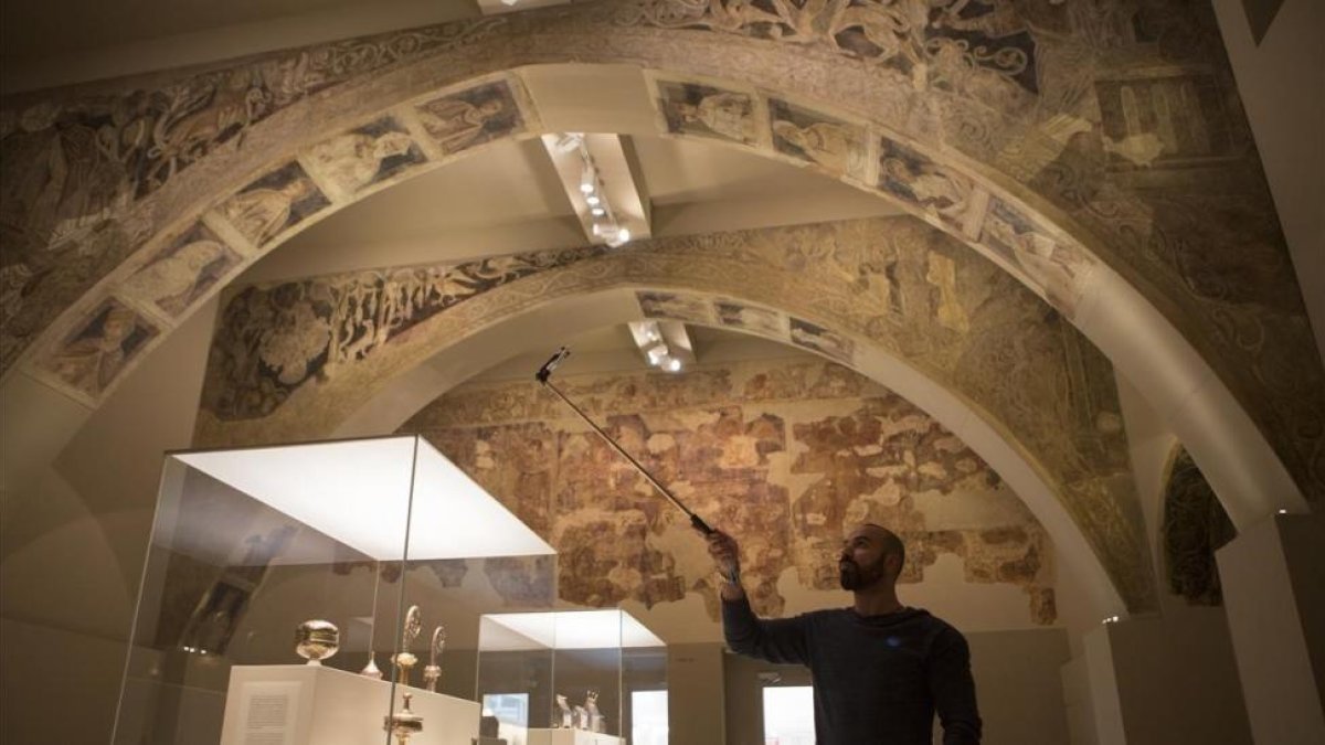 Pinturas de la sala capitular de Sijena expuestas en el MNAC.-ALBERT BERTRAN