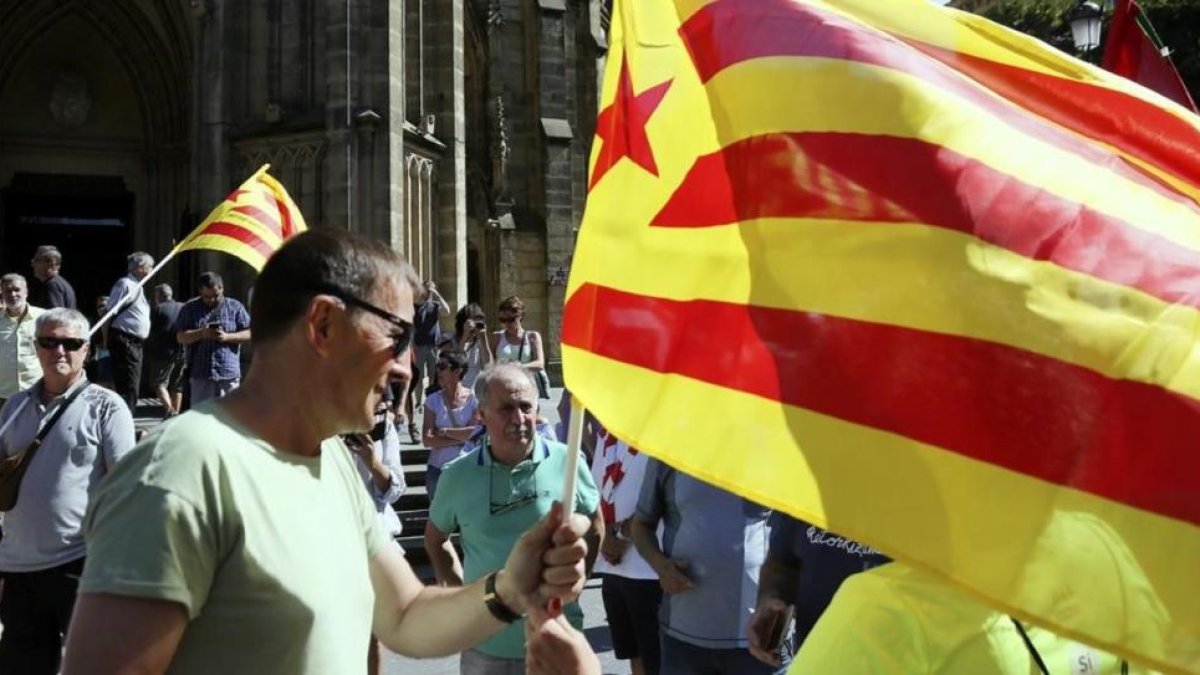 El coordinador general de EH Bildu, Arnaldo Otegi, en la manifestacion convocada en San Sebastián en apoyo al proceso soberanista catalán.-EFE / GORKA ESTRADA