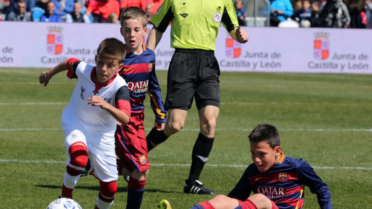 Duelo del año pasado entre el FC Barcelona y la Selección Paulista.-M. ÁLVAREZ