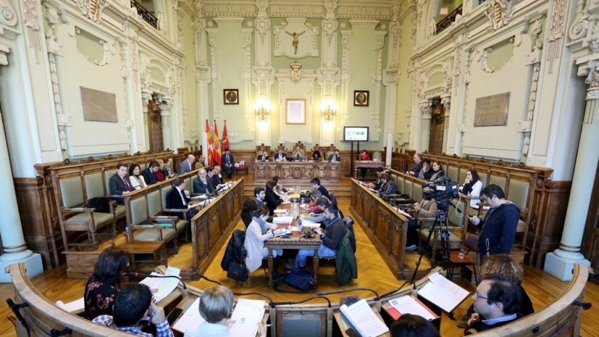 Pleno del Ayuntamiento de Valladolid.-ICAL
