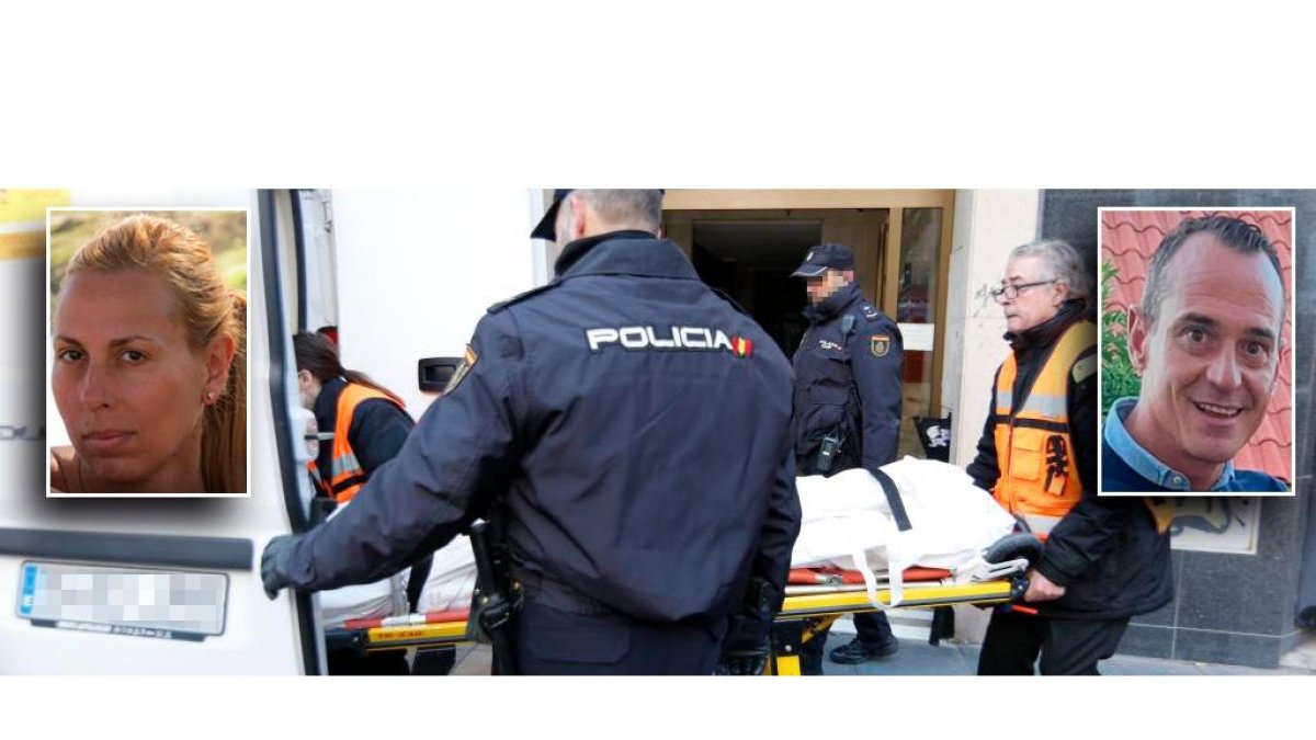 Salida en camilla de uno de los cuerpos sin vida.- JOAQUÍN RIVAS