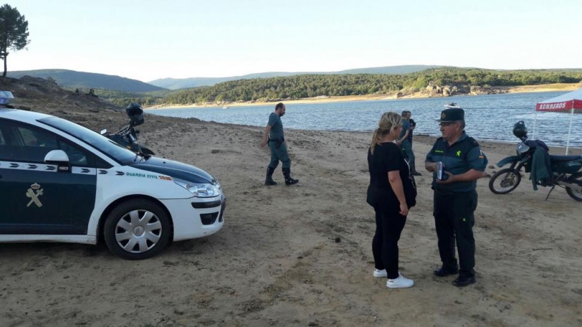 Labores de rescate de la Guardia Civil en el embalse de Cuerda.-ICAL
