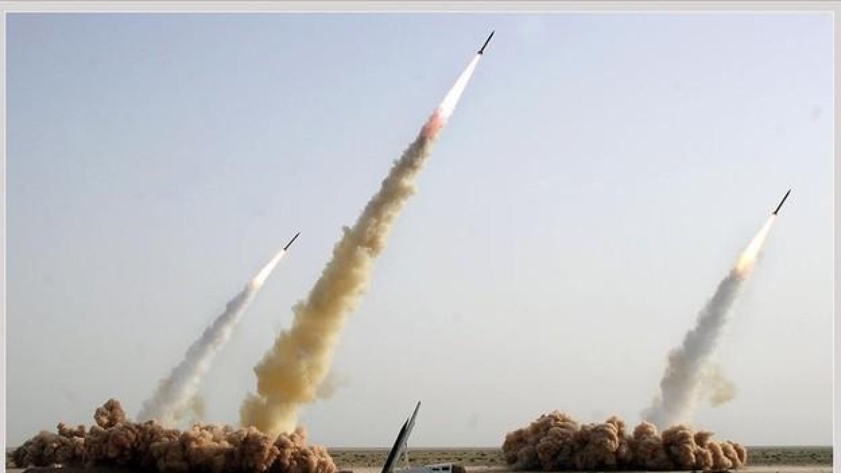 El Norte, por su parte, afirmó que en los anteriores tests probó una lanzadera de cohetes múltiple teledirigidos.-AFP