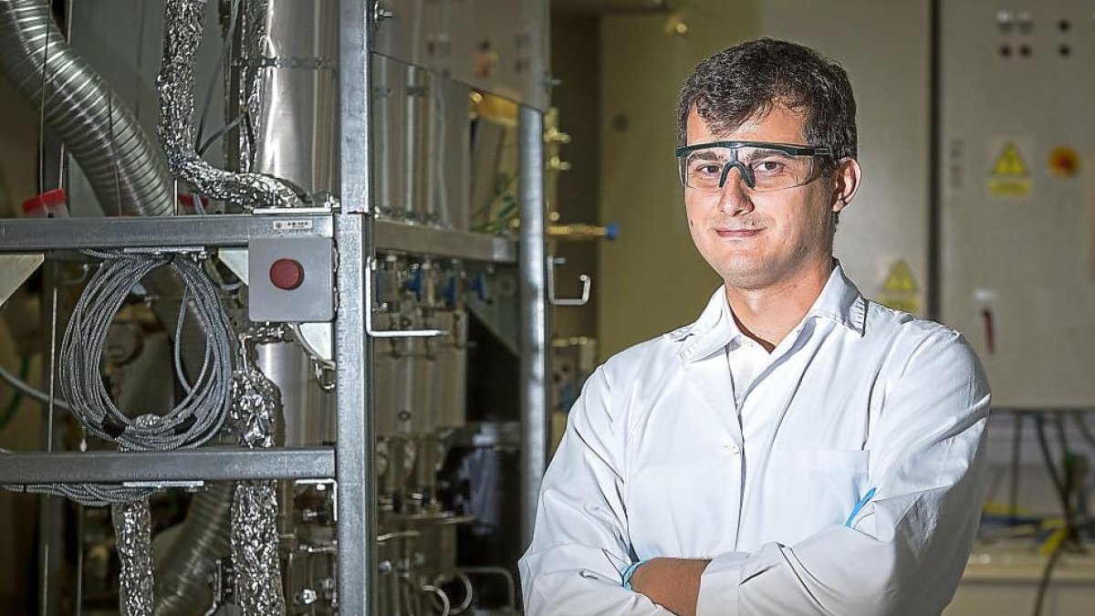 El investigador Gianluca Gallina en las instalaciones de la Facultad de Ciencias de la Universidad de Valladolid.-PHOTOGENIC