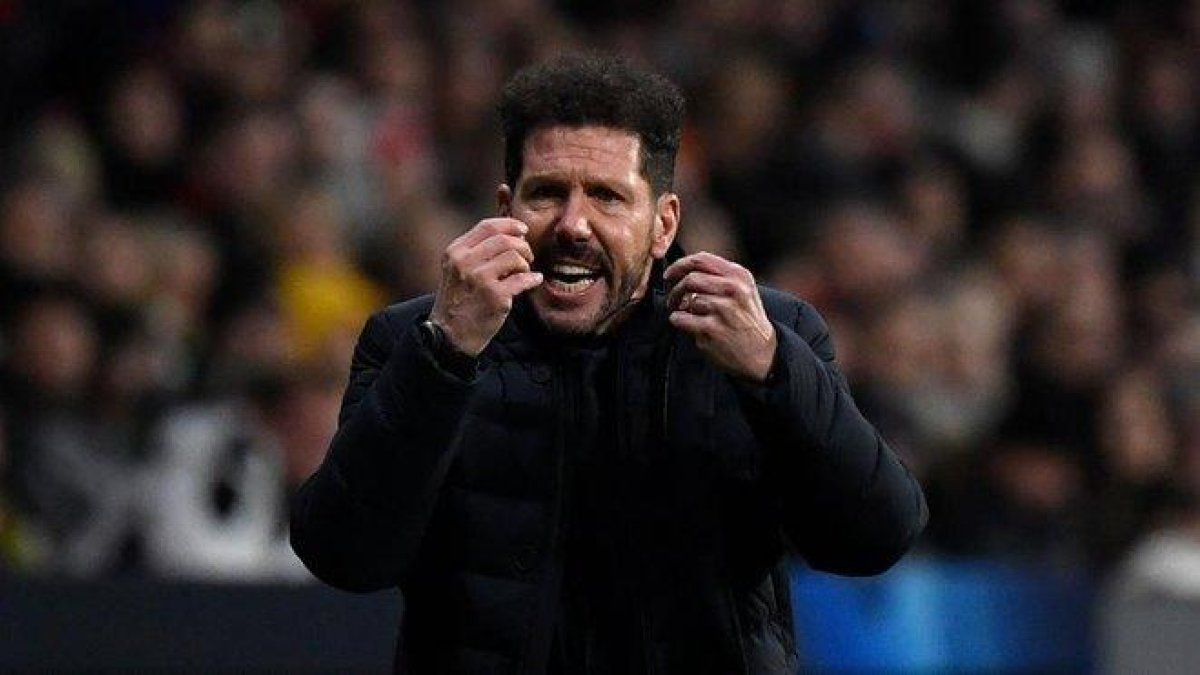 Simeone gesticula durante el partido de Champions contra el CSKA.-PIERRE-PHILIPPE MARCOU (AFP)