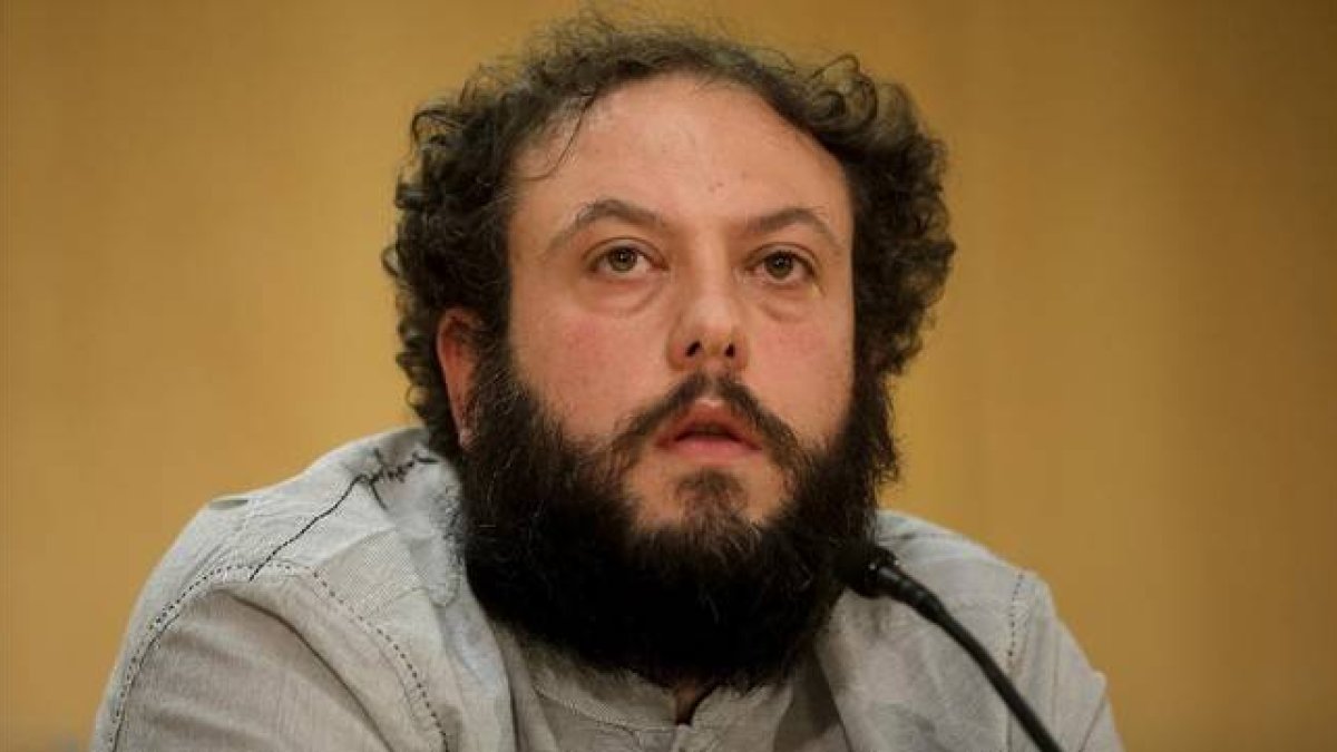 El concejal de Ahora Madrid Guillermo Zapata, tras anunciar su dimisión como titular de Cultura el pasado 15 de junio.-JOSÉ LUIS ROCA