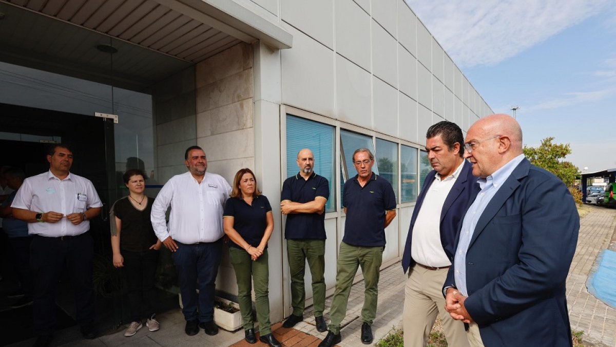 Carnero, durante la visita a Auvasa. E.M.
