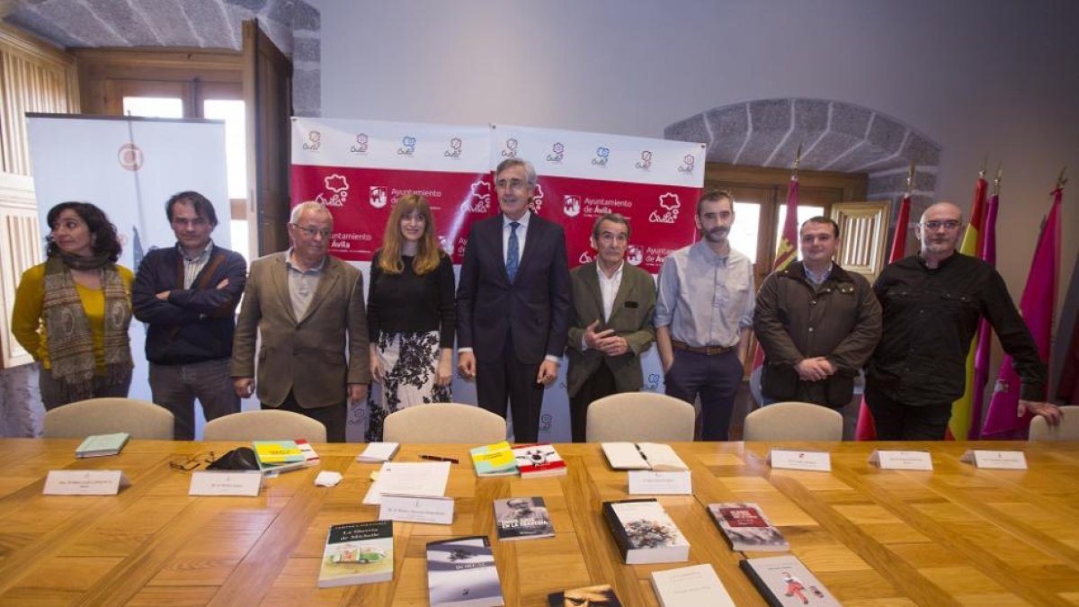 Los miembros del jurado, durante la presentación de los galardonados en el premio.-ICAL