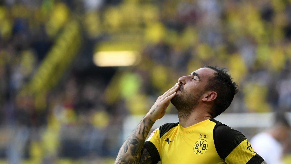 Paco Alcácer celebra un gol-AFP