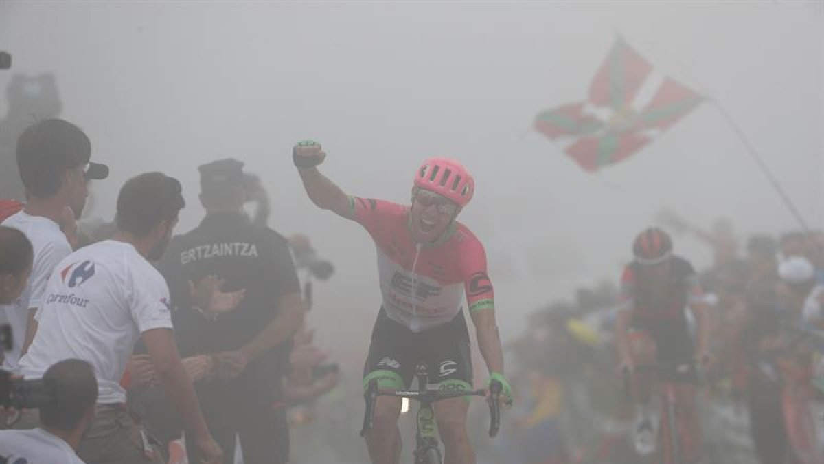 Michael Woods llegando a meta-MANUEL BRUQUE
